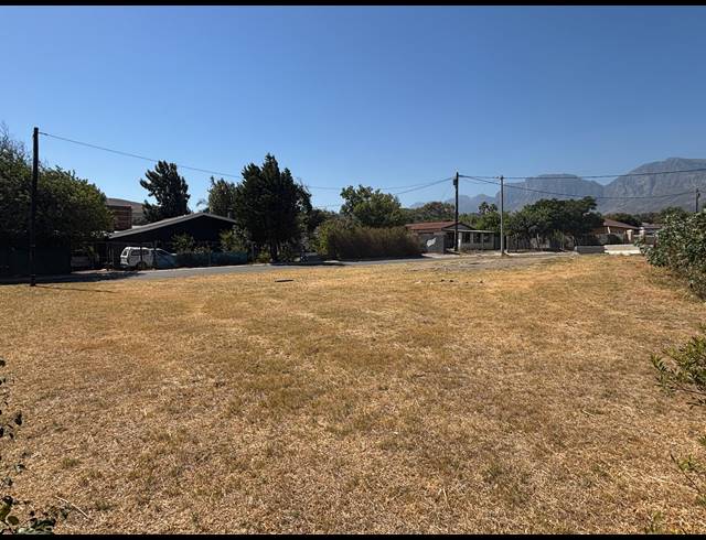 512M² VACANT LAND FOR SALE IN SIR LOWRYS PASS